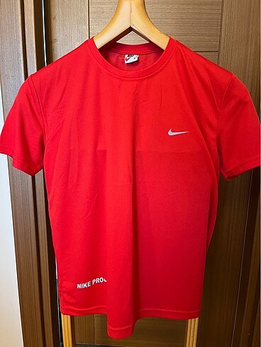 Kırmızı erkek tshirt
