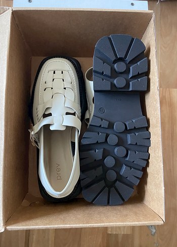 Tokalı Beyaz Platform Topuklu Kadın Sandalet - Görsel 3