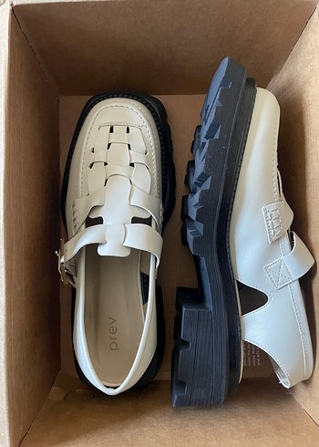 Tokalı Beyaz Platform Topuklu Kadın Sandalet - Görsel 2