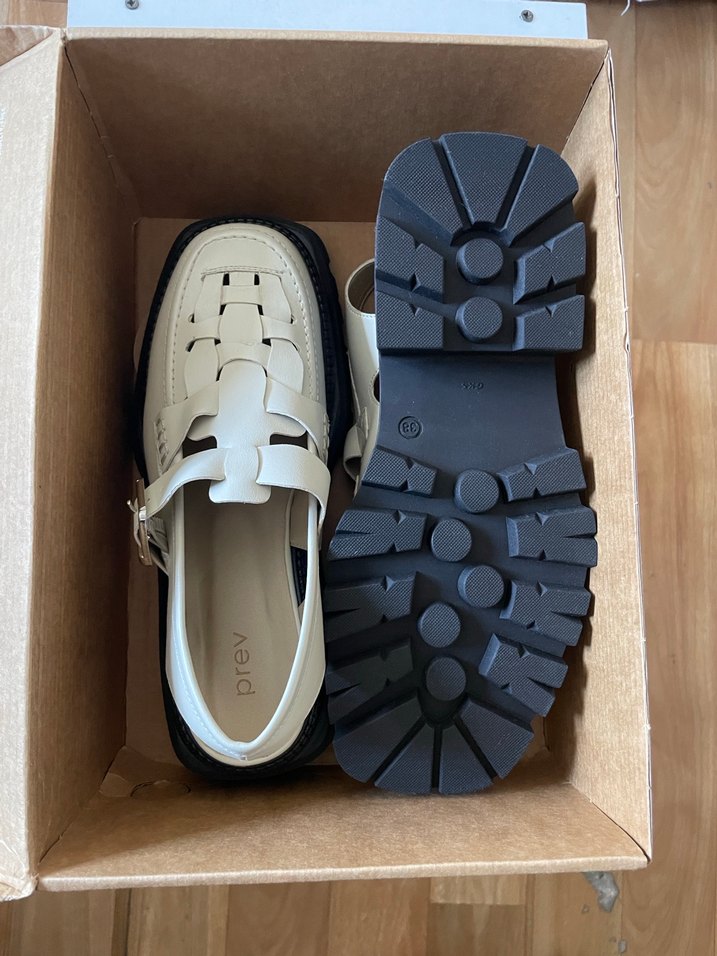 Tokalı Beyaz Platform Topuklu Kadın Sandalet - Görsel 3