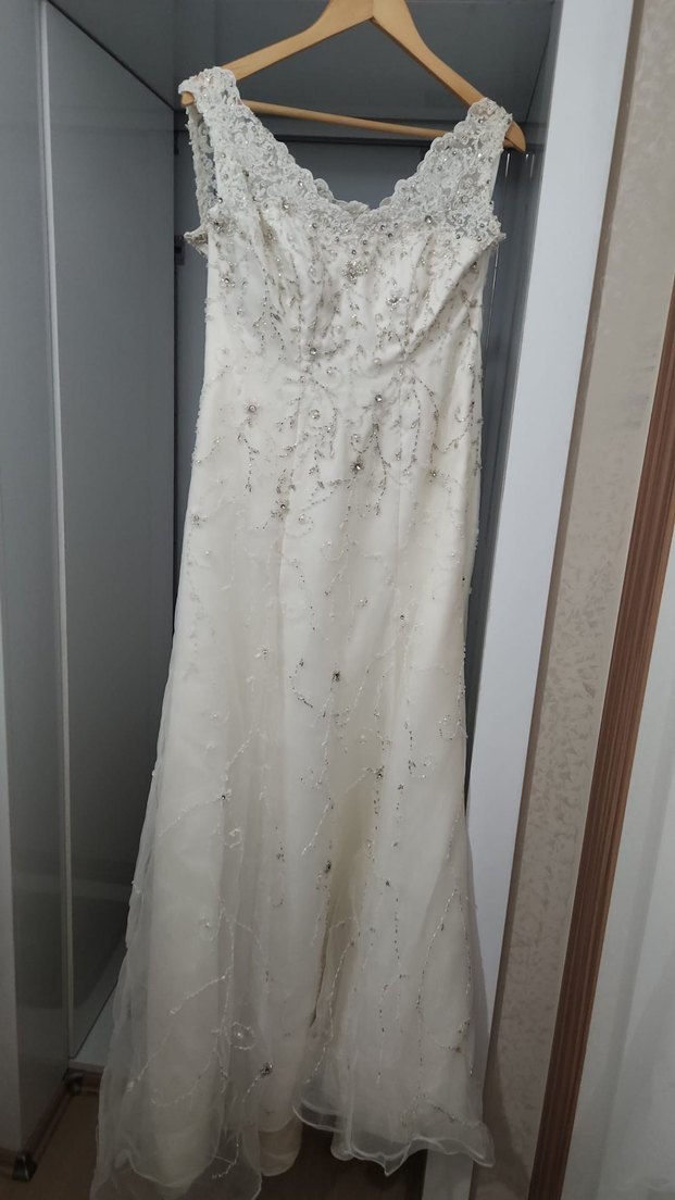 Dantel Detaylı V Yakalı Uzun Gelinlik - Görsel 2