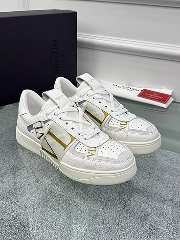 Valentino gold