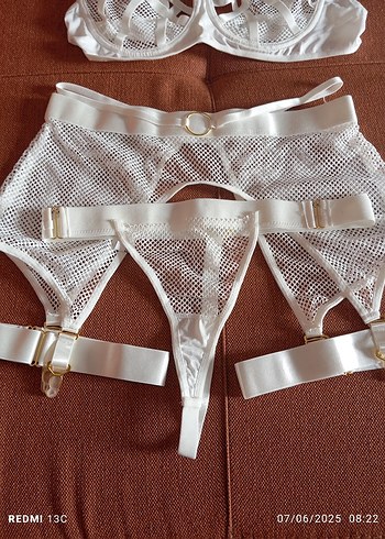 Beyaz fileli jartiyerli iç çamaşırı takımı - Görsel 2