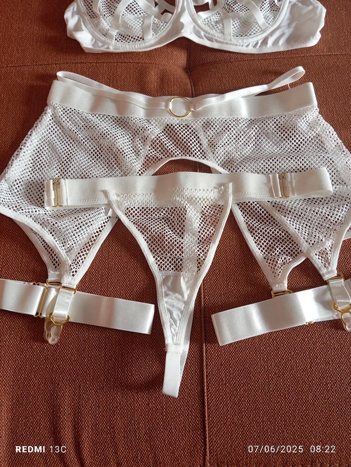 Beyaz fileli jartiyerli iç çamaşırı takımı - Görsel 2