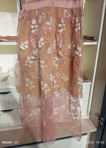 Dantel İşlemeli tasarım Mini Bej V Yaka Elbise - Görsel 6