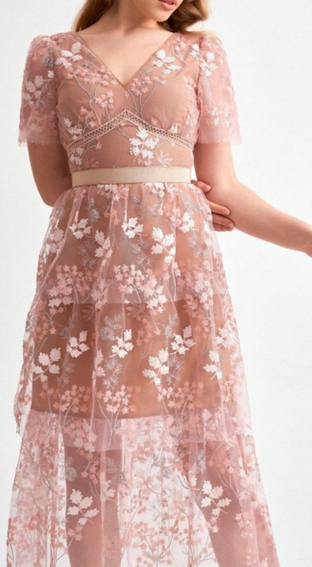 Dantel İşlemeli tasarım Mini Bej V Yaka Elbise - Görsel 4