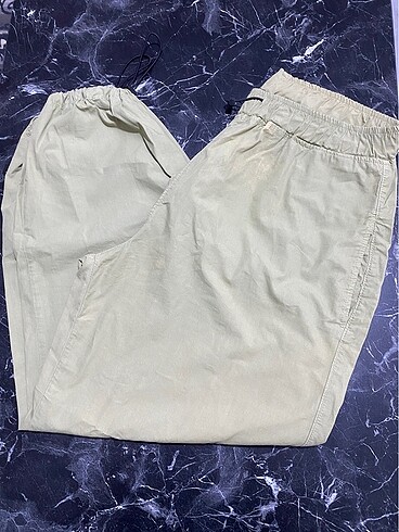 Haki renkte paraşüt pantolon