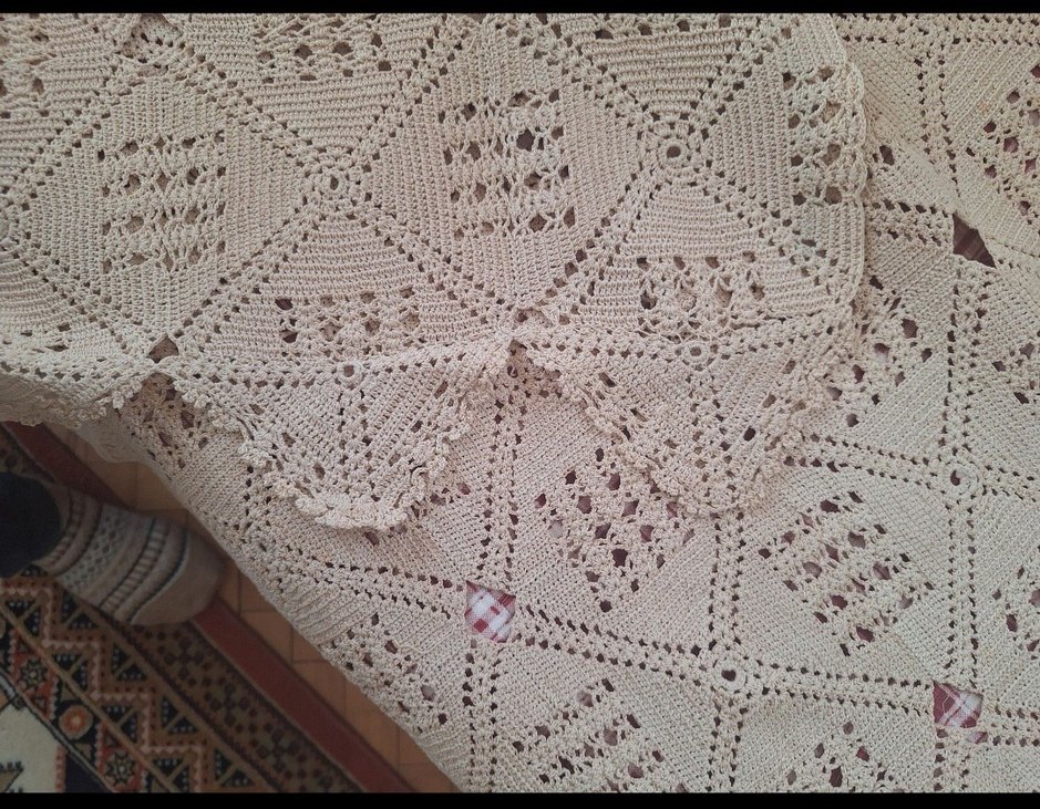 El İşi Örgü Desenli Bej Yatak Örtüsü - Görsel 3