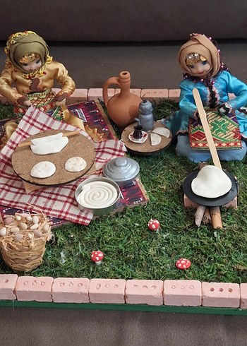 Yöresel Anadolu Ekmek Açan Kadınlar Figürü - Görsel 5