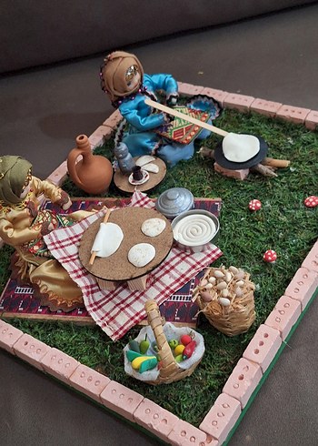 Yöresel Anadolu Ekmek Açan Kadınlar Figürü - Görsel 11