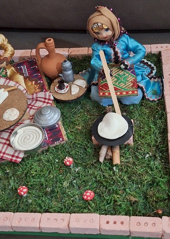 Yöresel Anadolu Ekmek Açan Kadınlar Figürü - Görsel 3