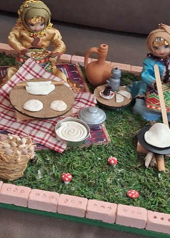 Yöresel Anadolu Ekmek Açan Kadınlar Figürü - Görsel 6