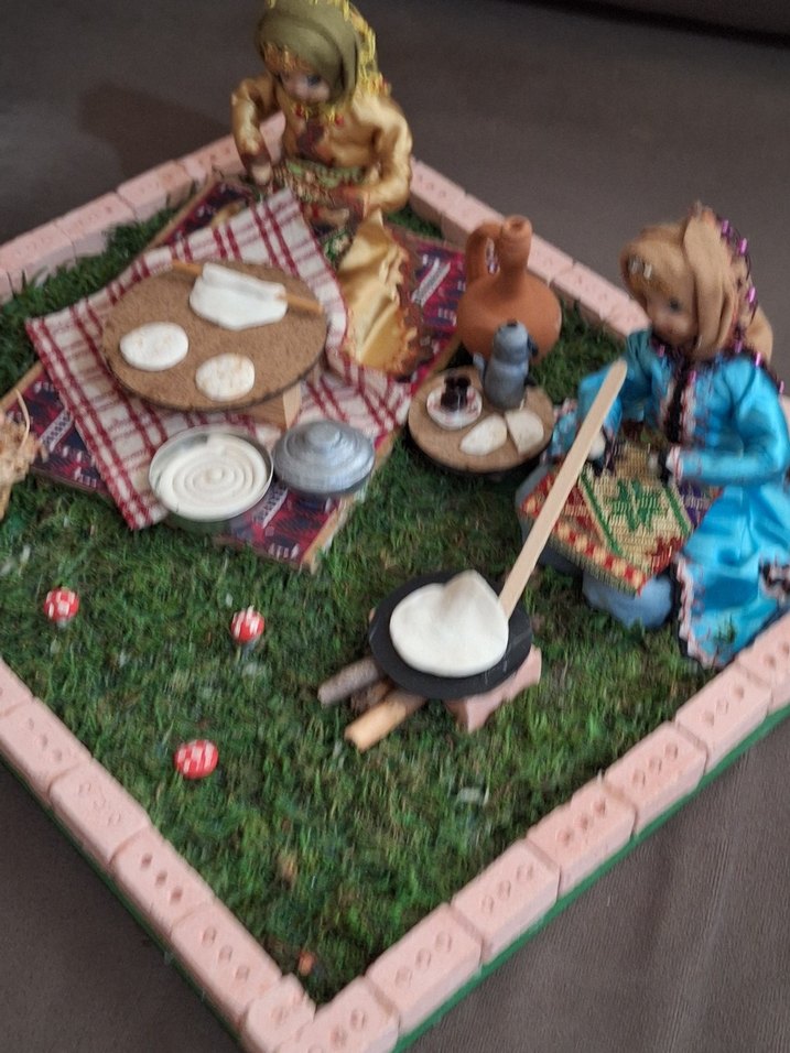 Yöresel Anadolu Ekmek Açan Kadınlar Figürü - Görsel 4