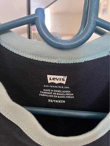 Levis Levi?s crop top