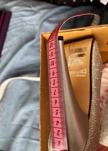 Topuklu ayakkabı ve çanta - Görsel 3