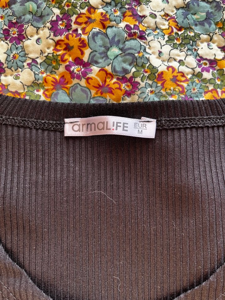 Kısa Kollu V Yaka Siyah Crop - Görsel 2