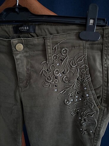 28 Beden Guess Haki Taşlı Pantolon/Jeans style