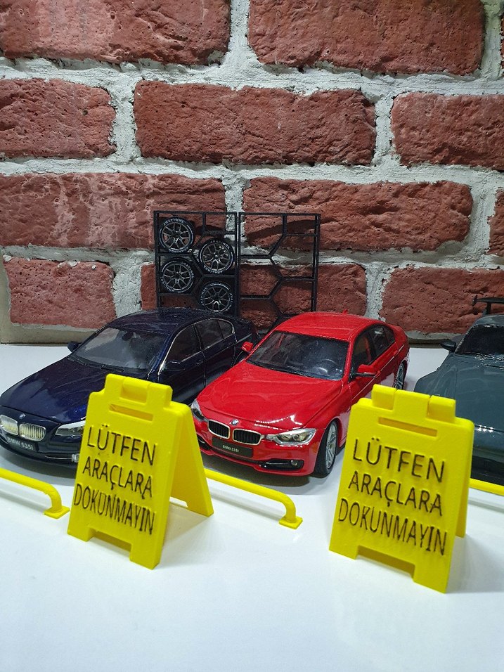 2 adet diecast için "Araçlara Dokunmayın" Levhası - Görsel 2