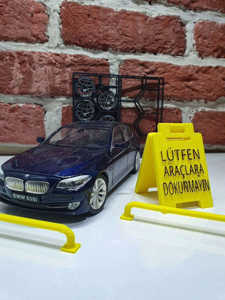 2 adet diecast için "Araçlara Dokunmayın" Levhası - Görsel 3