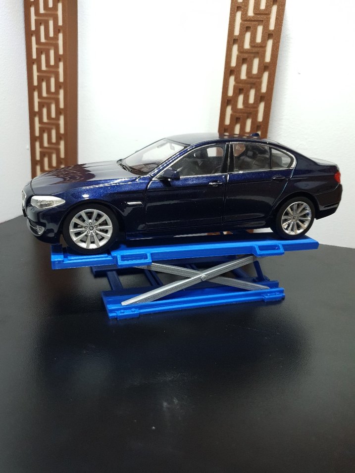 1:24 diecast araç lift i - Görsel 2