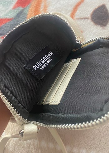Pull and Bear Kadın Beyaz Deri Fermuarlı Çapraz Çanta