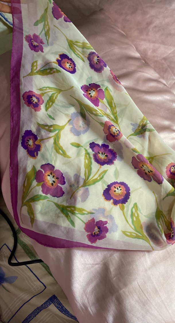 Mor Çiçek Desenli İpek Şal - Görsel 2