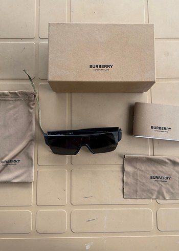 Burberry unısex Gözlük - Minimalist Sokak Stili - Görsel 2