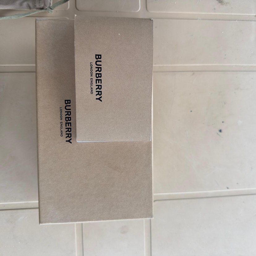 Burberry unısex Gözlük - Minimalist Sokak Stili - Görsel 3