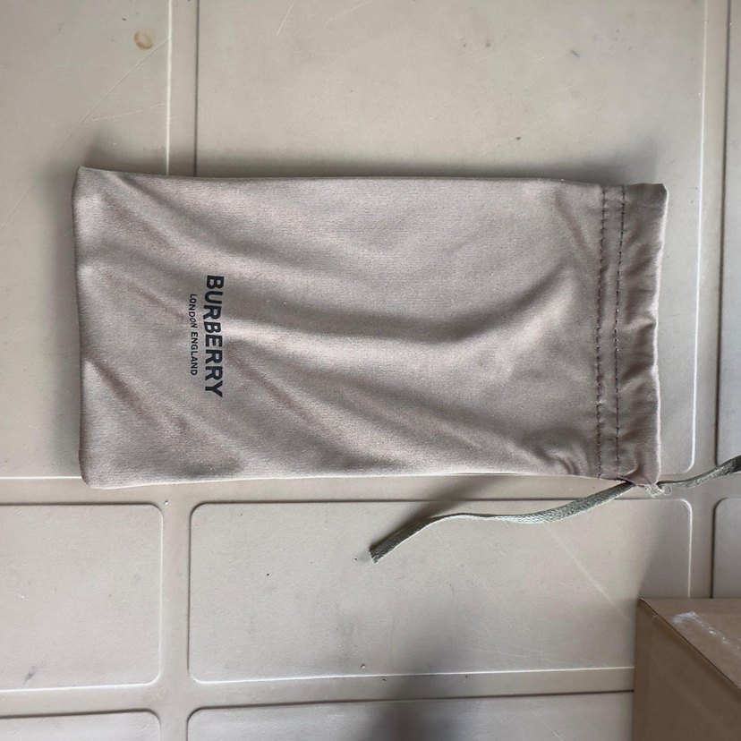 Burberry unısex Gözlük - Minimalist Sokak Stili - Görsel 5