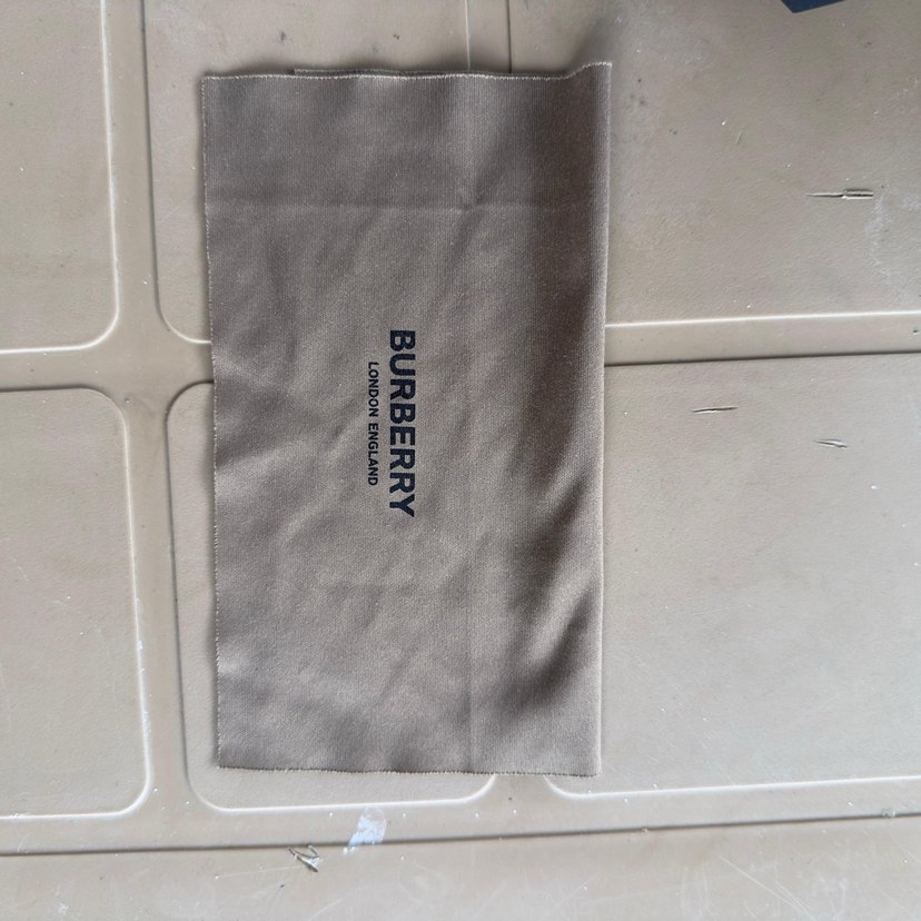 Burberry unısex Gözlük - Minimalist Sokak Stili - Görsel 4