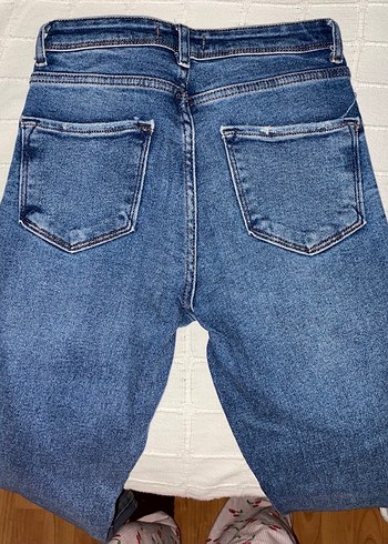 Yırtmaçlı Dar Kesim Midi Kot Pantolon - Görsel 5