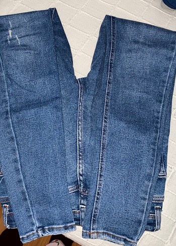 Yırtmaçlı Dar Kesim Midi Kot Pantolon - Görsel 4