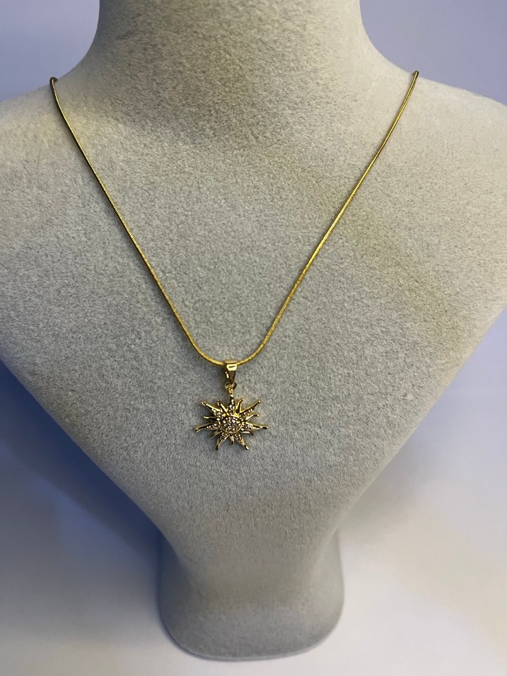 Mini İşlemeli Güneş Figürlü Altın Kolye - Görsel 2