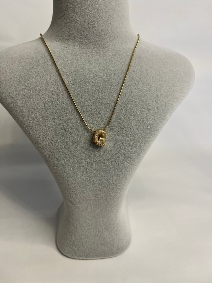 Altın Renk Mini Boncuklu G Harfi Kolye - Görsel 2