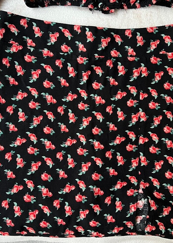 Çiçekli bluz etek takım - Görsel 3