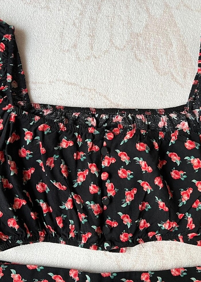 Çiçekli bluz etek takım - Görsel 4