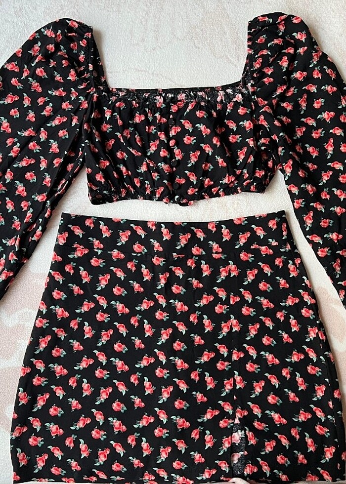 Çiçekli bluz etek takım - Görsel 2