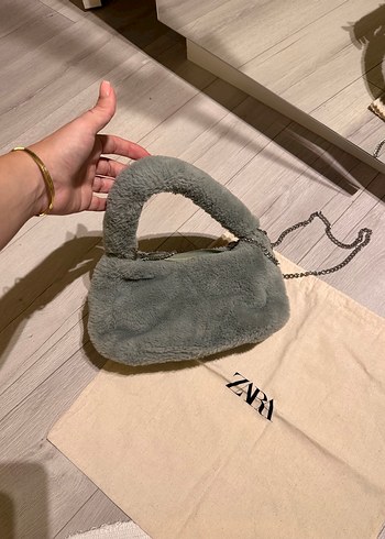 Stradivarius Pelus Mini El Cantasi