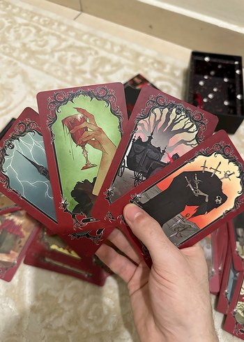Beden Renk Horror Tarot Destesi ve Kılavuz Kitabı