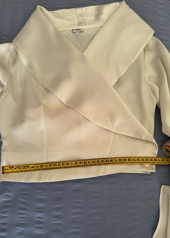 Beyaz şal yaka saten crop Bluz - Görsel 2