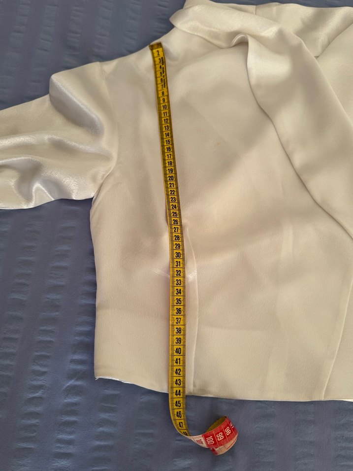 Beyaz şal yaka saten crop Bluz - Görsel 3