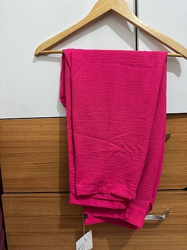 Diğer pembe pantolon