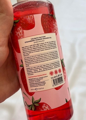 The Bath Factory Çilek Aromalı Shea İçerikli Duş Jeli Seti - Görsel 6