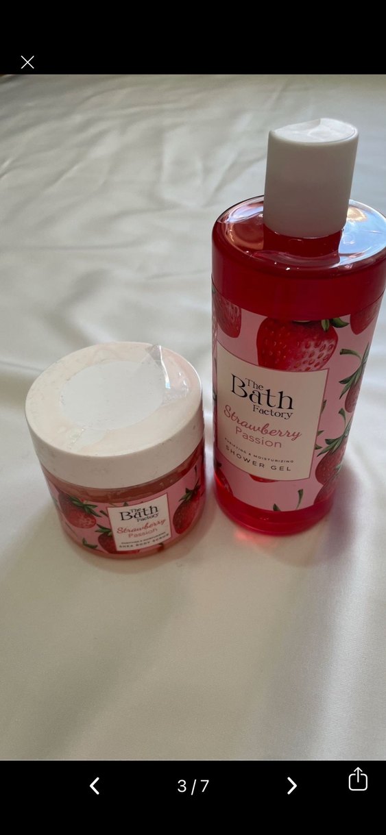 The Bath Factory Çilek Aromalı Shea İçerikli Duş Jeli Seti - Görsel 3