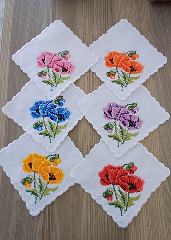 Nakışlı Çiçek Desenli Beyaz Peçeteler