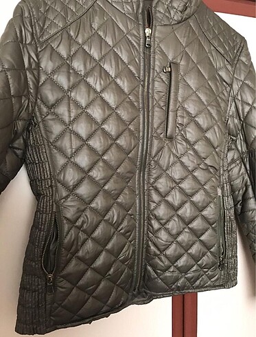 Zara Kapitone mont