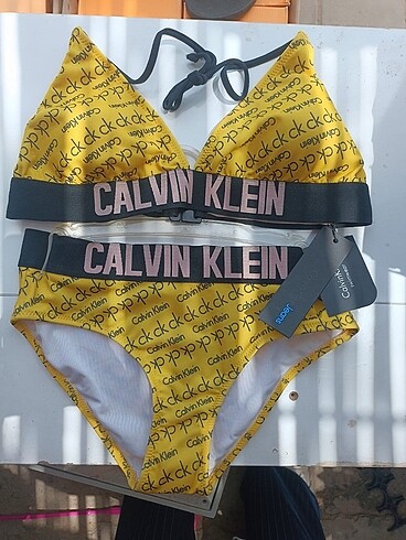 Calvin klein yazılı sarı renk bikini