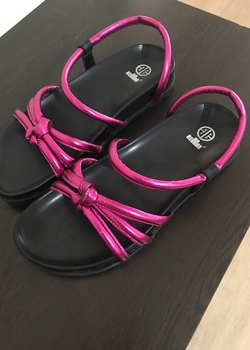 38 Beden Parlak Pembe Kadın Sandalet