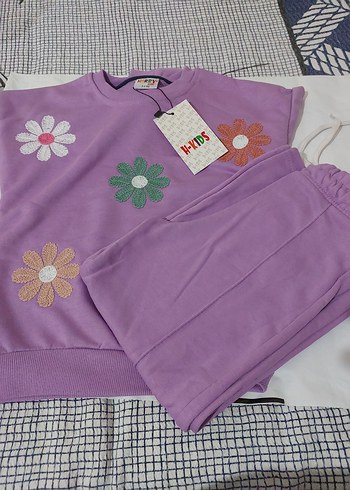 Kızlar için Lila Çiçekli Rahat Eşofman Takımı - Görsel 2