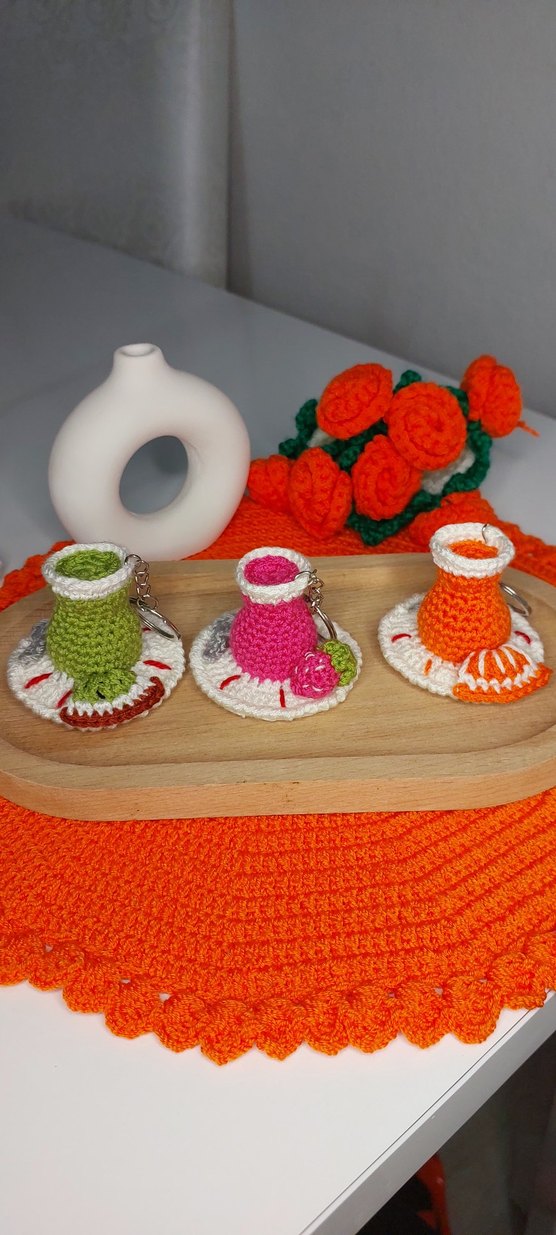 Renkli Örgü Kadın Anahtarlık - Görsel 3